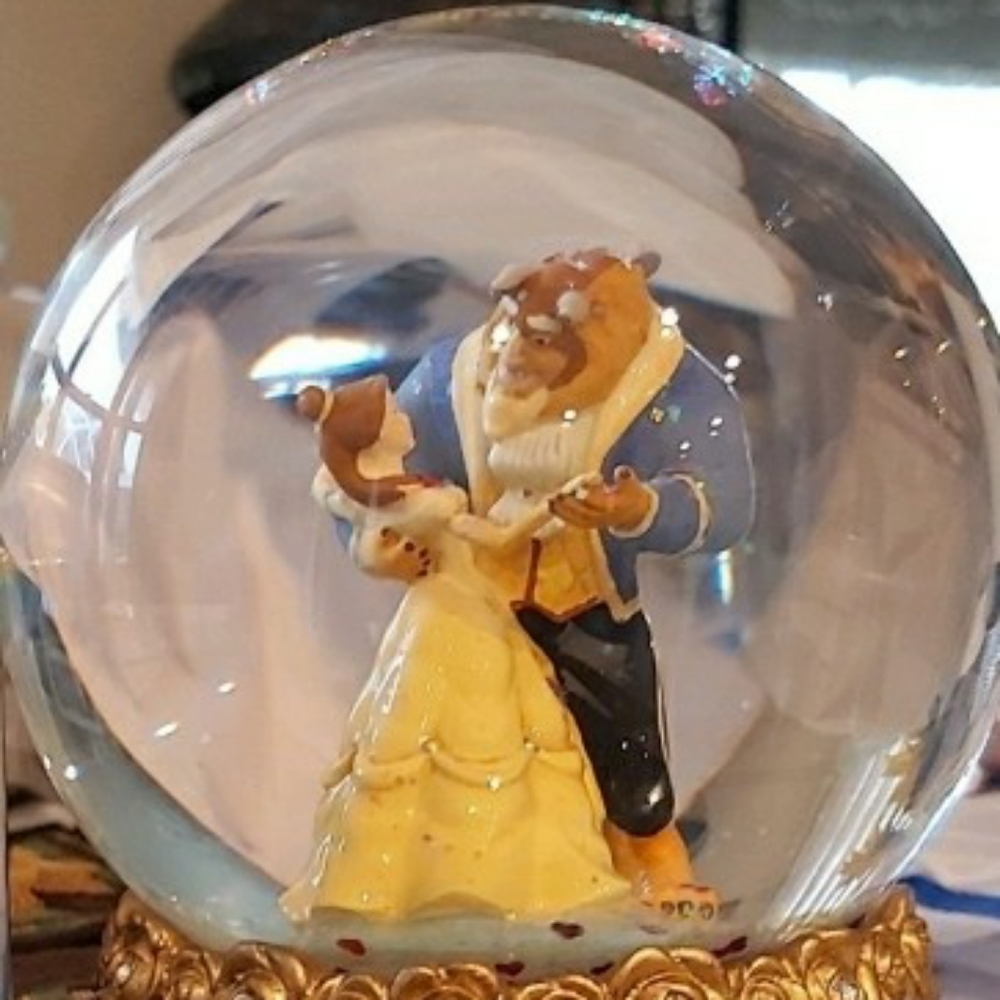 DISNEY Showcase Collection 
Beauty and the Beast